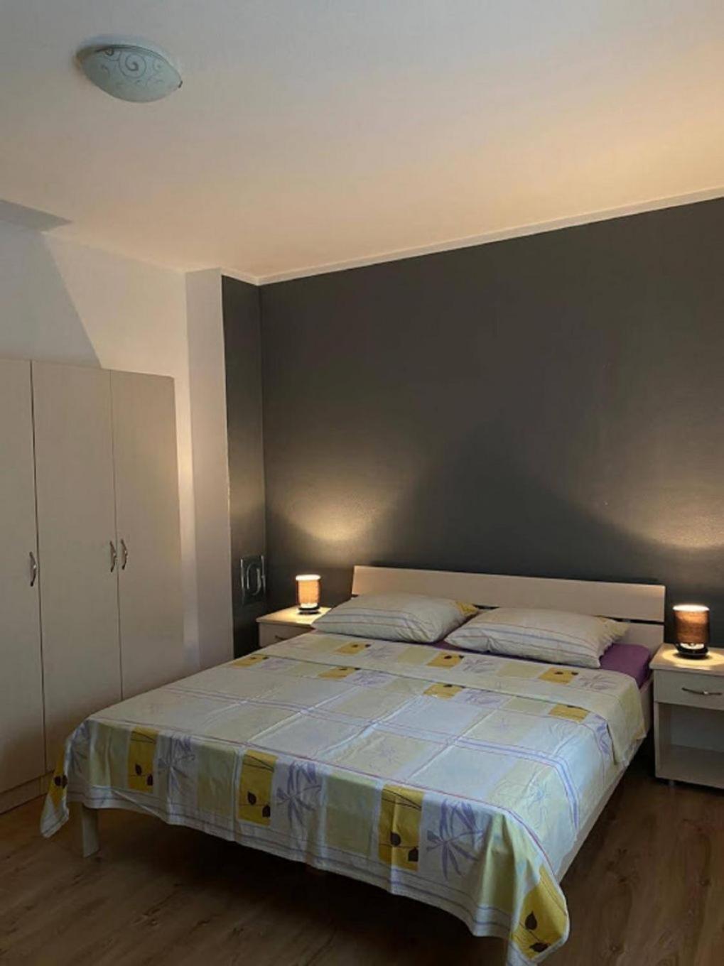 Apartments Domagoj - On The Beach Lukovo Sugarje Exterior photo